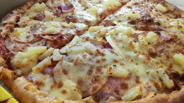Hawajska Pizza Ananasem Szynką — Zdjęcie stockowe