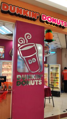 Johor Bahru, Malezya-14 Şubat, 2019: Johor Bahru Dunkin'Donuts perakende mağazasında. Dunkin'Amerika'nın favori kahve için her gün tüm gün durdurmak ve pişmiş ürünler