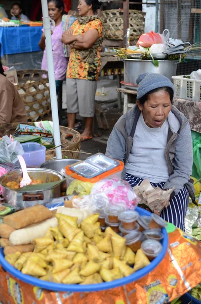 Bali Indonésia Fev 2019 Mulher Balinesa Não Identificada Vende Produtos — Fotografia de Stock