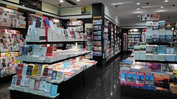 Bali Indonesia Feb 2019 Tienda Libros Aeropuerto Ngurah Rai Bali — Foto de Stock