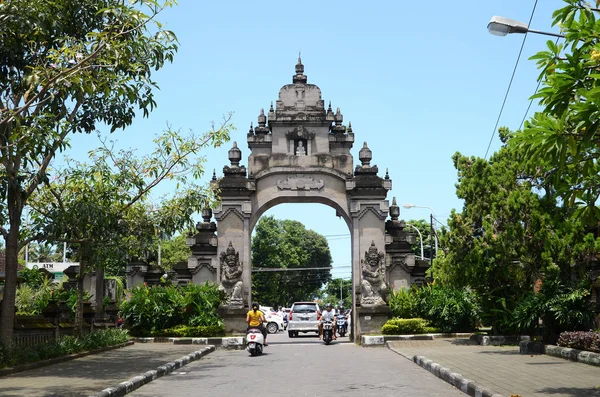 2019年2月14日 印度尼西亚巴厘 位于印度尼西亚巴厘岛的著名的Pura Taman Ayun的Jalan Ayodya大门结构 — 图库照片
