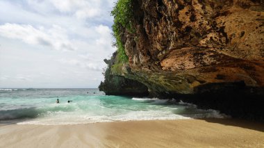 Güzel gizli Suluban Beach Bali, sadece düşük gelgit sırasında erişilebilir görünüm