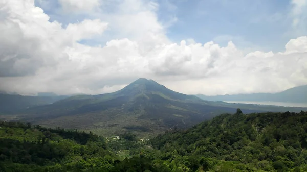 巴厘岛金塔马尼的巴图尔火山 巴图尔火山是一座活火山 — 图库照片