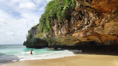 Bali, Endonezya-14 Şubat, 2019: güzel gizli Suluban Beach, sadece düşük gelgit sırasında erişilebilir görünüm