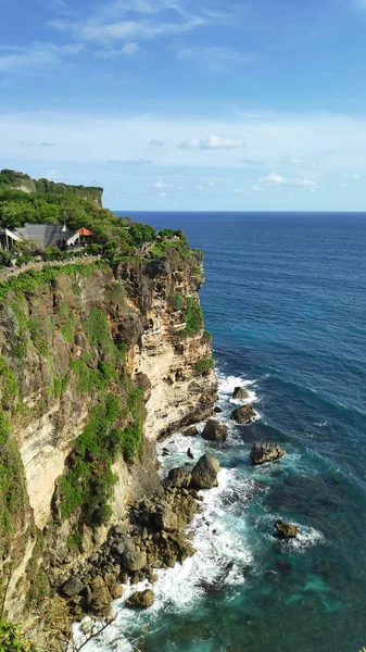 Cliff σε Uluwatu ναός ή Pura Luhur Uluwatu — Φωτογραφία Αρχείου