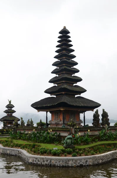 普拉乌伦达纽寺在巴厘岛 — 图库照片