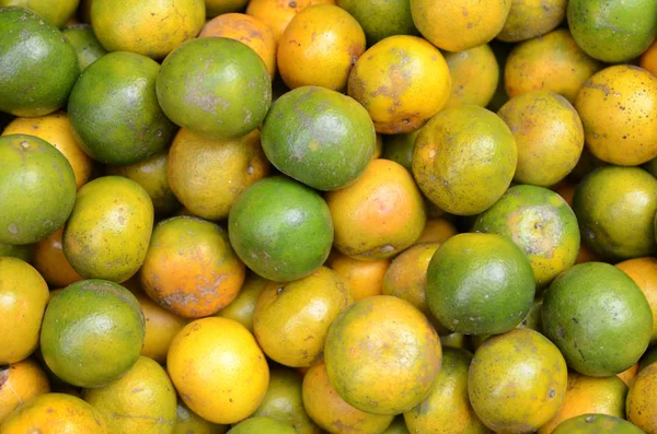 Naranjas frescas de mandarina en el mercado local de alimentos, Bali — Foto de Stock