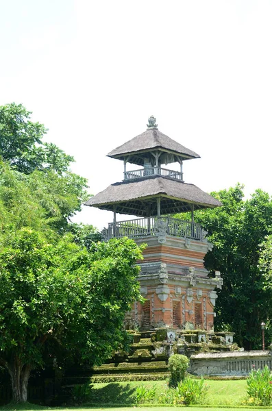Casa di guardia sul lato di Pura Taman Ayun — Foto Stock