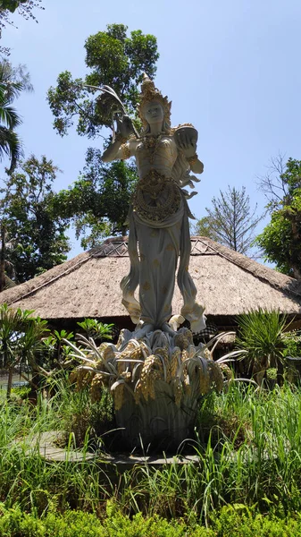 Traditionella Bali Gud skulptur — Stockfoto