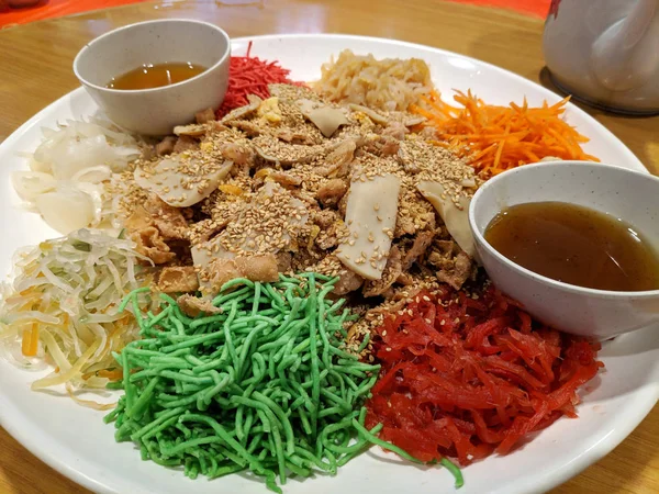 Yusheng dish during Chinese New Year — Stock Photo, Image