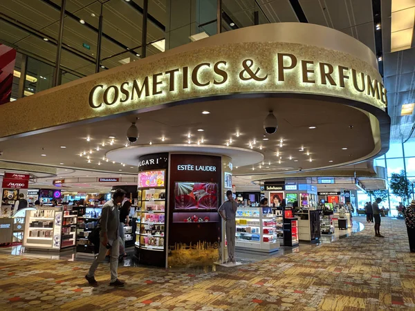 Kozmetikai üzlet a Changi repülőtér — Stock Fotó