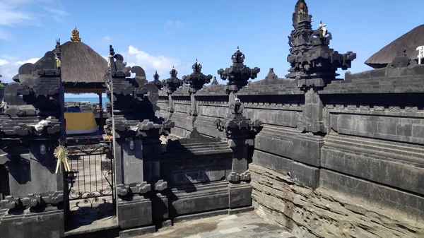 Świątyni Tanah Lot w oceanie w Bali — Zdjęcie stockowe