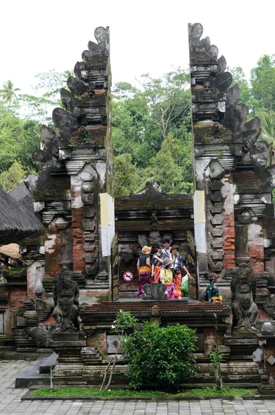 Poort van Pura Tirta Empul Tempel op Bali eiland — Stockfoto