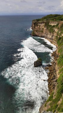 Cliff Uluwatu Tapınağı'nda veya Pura Luhur Uluwatu