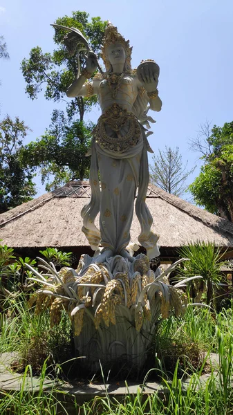 Sculpture traditionnelle Bali dieu — Photo