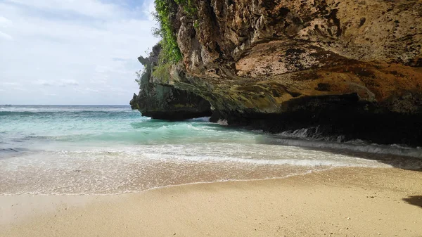 Blick auf schönen versteckten suluban Strand, bali — Stockfoto