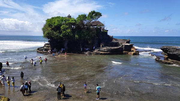 Tanah Lot templo de agua en la isla de Bali, Indonesia — Foto de Stock