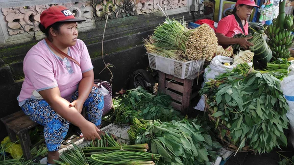 Mercado ao ar livre que vende vegetais na aldeia de Bali — Fotografia de Stock