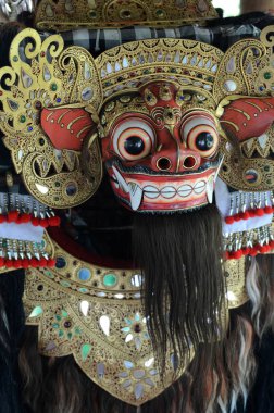 Barong ve Bali geleneksel dini dansında kullanılan Rangda