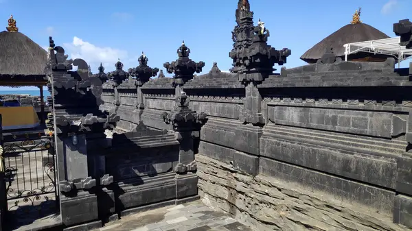 Świątyni Tanah Lot w oceanie w Bali — Zdjęcie stockowe