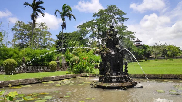 Fonte em Pura Taman Ayun Mengwi Bali Indonésia — Fotografia de Stock