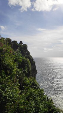 Cliff Uluwatu Tapınağı'nda veya Pura Luhur Uluwatu