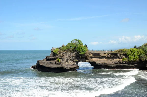 Pura Batu Bolong en la roca en Bali, Indonesia — Foto de Stock