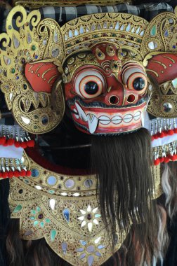 Barong ve Bali geleneksel dini dansında kullanılan Rangda