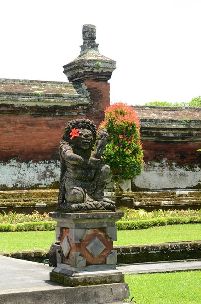 Estátua em Pura Taman Ayun — Fotografia de Stock