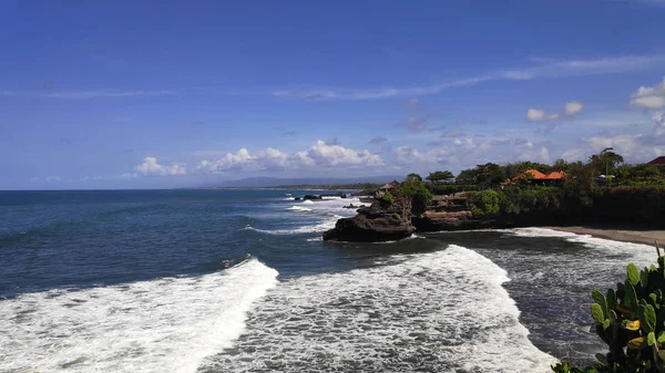 Acantilado del templo de Tanah Lot en Bali — Foto de Stock