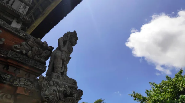 Traditionella Bali Gud skulptur — Stockfoto