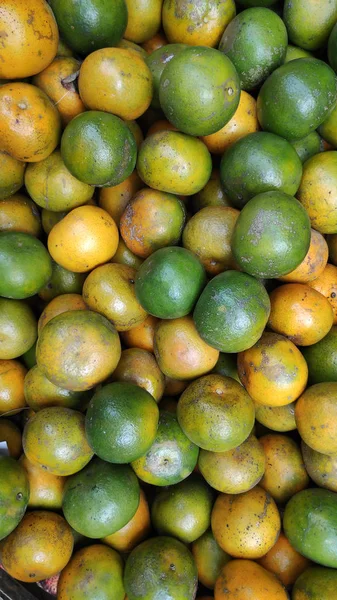 Fresh mandarin oranges on local food market, Bali — Stock Photo, Image