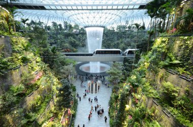 Singapur Jewal Changi Havaalanı içinde Rain Vortex