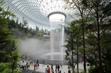 Singapur Jewal Changi Havaalanı içinde Rain Vortex