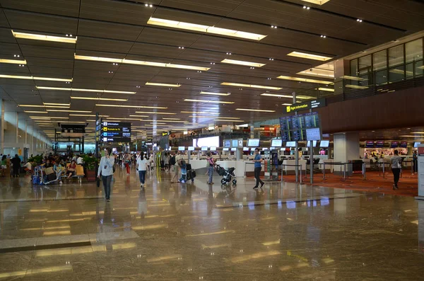 Interno del Terminal 1 dell'Aeroporto Changi Singapore — Foto Stock