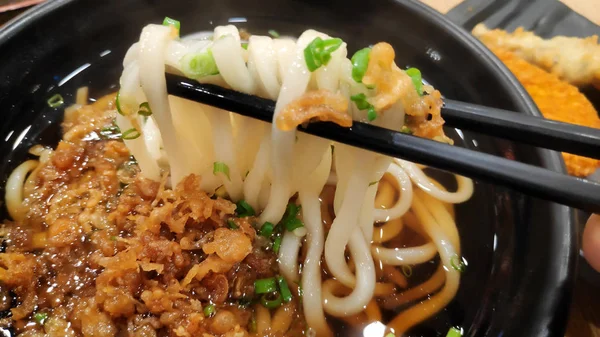 Giapponese Udon tagliatelle piatto di zuppa — Foto Stock