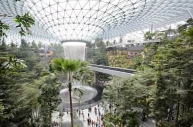 Singapur Jewal Changi Havaalanı içinde Rain Vortex