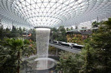 Singapur Jewal Changi Havaalanı içinde Rain Vortex
