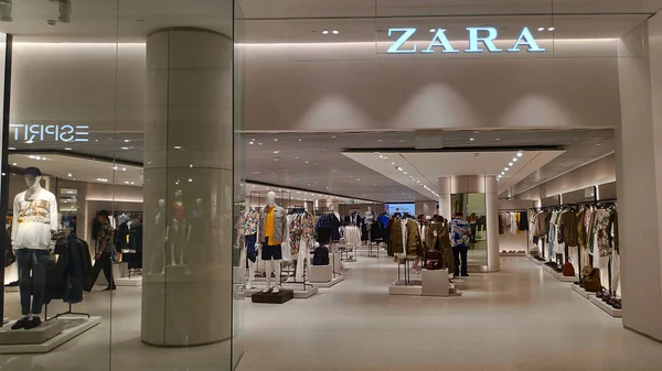 位于 Jewal 樟宜机场内的 Zara 商店入口 — 图库照片