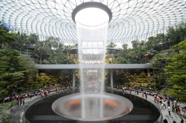 Singapur Jewal Changi Havaalanı içinde Rain Vortex
