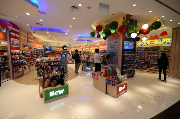 Gift shop in Jewel Changi Airport Singapore — Stock Photo, Image