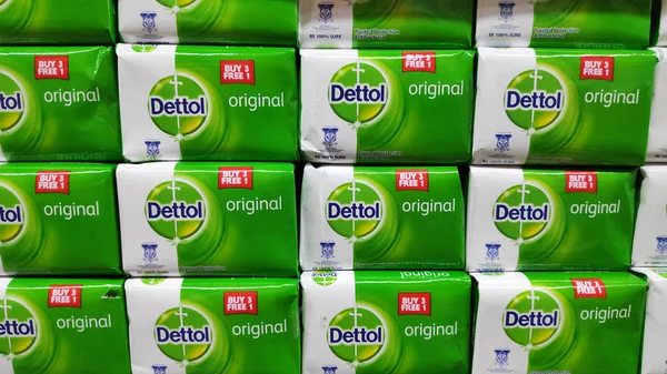 Savon Dettol anti-bactérien vendu en magasin à Johor Bahru, Mal — Photo