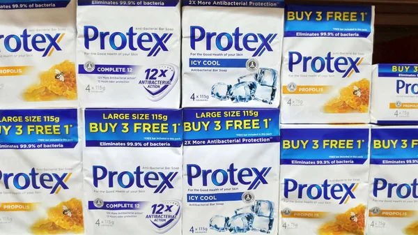 Protex Icy Cool sabão anti-bacteriano bar vendido na loja em Johor B — Fotografia de Stock