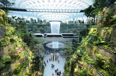 Singapur Jewal Changi Havaalanı içinde Rain Vortex