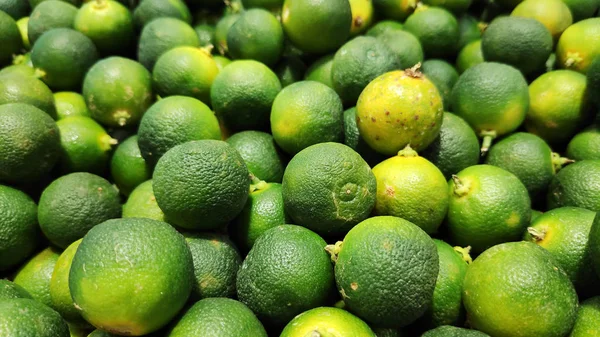 Calamansi green limes in market — Stock Photo, Image