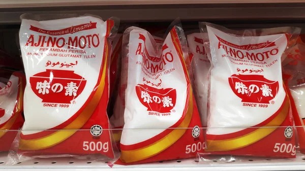 Ajinomoto élelmiszer fűszerkeverék a boltban polc — Stock Fotó