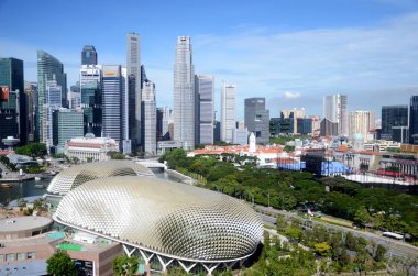 Singapur şehri ile koyda Esplanade tiyatrolar