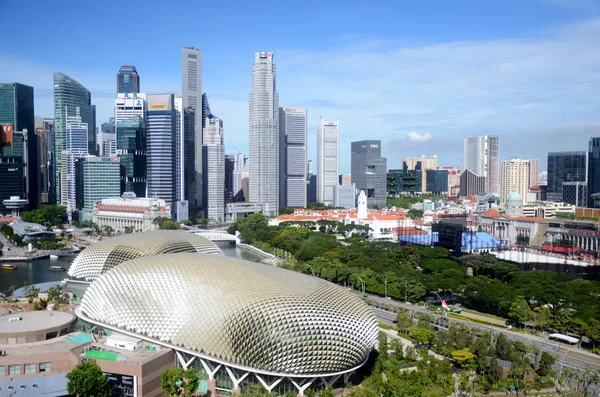 Esplanade teatros en la bahía con la ciudad de Singapur — Foto de Stock