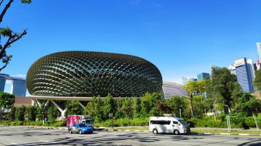 Singapur şehri ile koyda Esplanade tiyatrolar