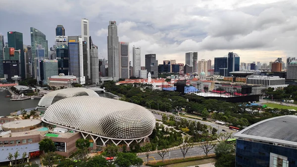 Teatry Esplanade na zatoce z Singapurem — Zdjęcie stockowe